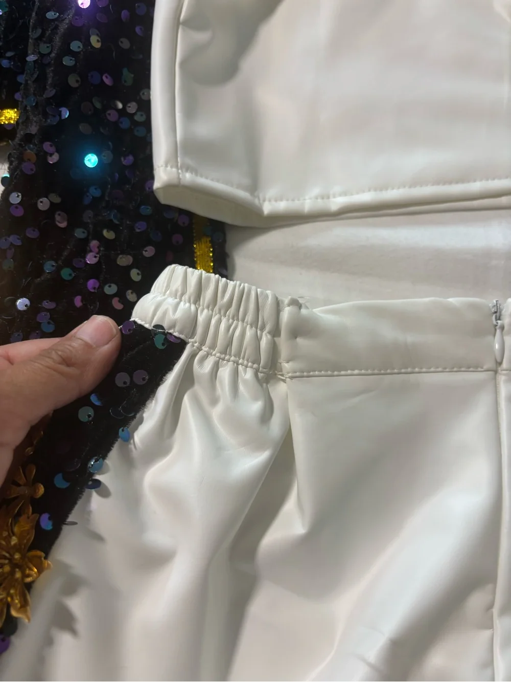 KPOP DEMON HUNTRX deluxe RUMI golden Sequin Cropped Jacket & White Crop Top Set - Picture 8 of 12
